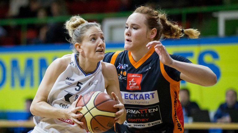 Une joueuse d'Hélios en match